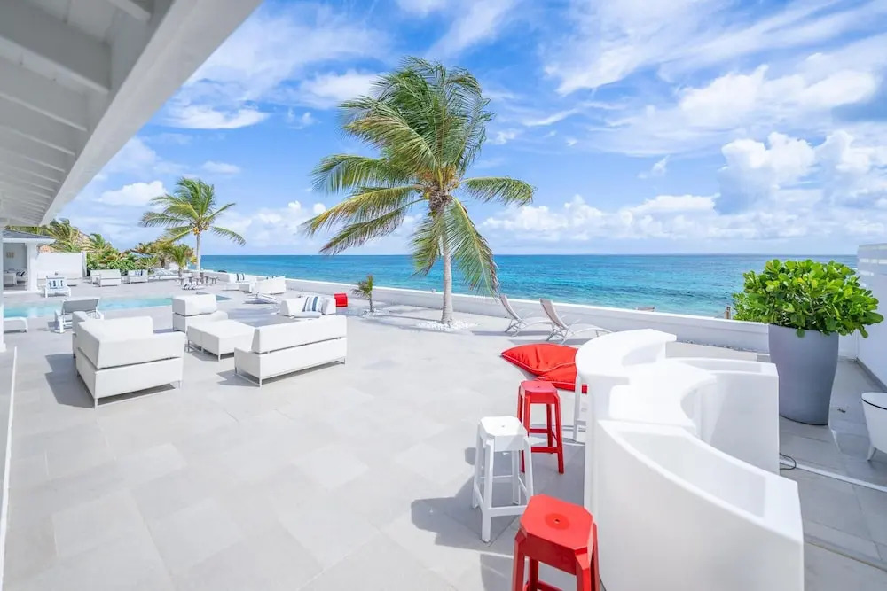 La Perla Estate - 7 BR Luxury Beachfront Villa with utmost privacy