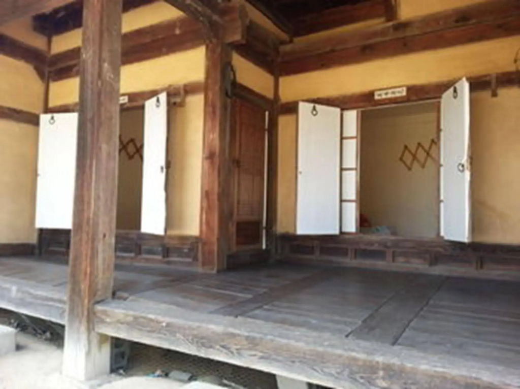 Moji Guest House