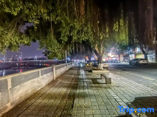 Huaiji Wangjiangxuan Homestay (Commercial Pedestrian Street Branch)