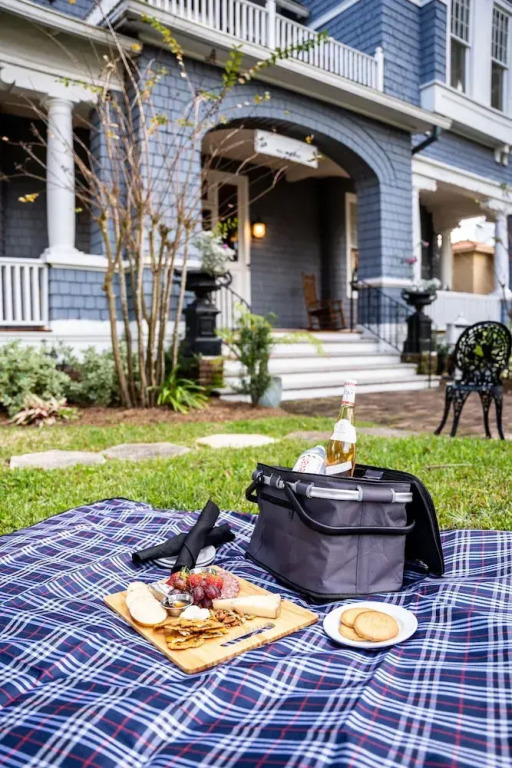 Riverdale Inn