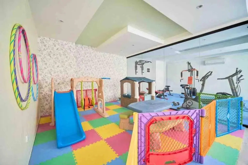 Modern 1BD Downtown+Pool+SmarTVs+BBQ+Gym
