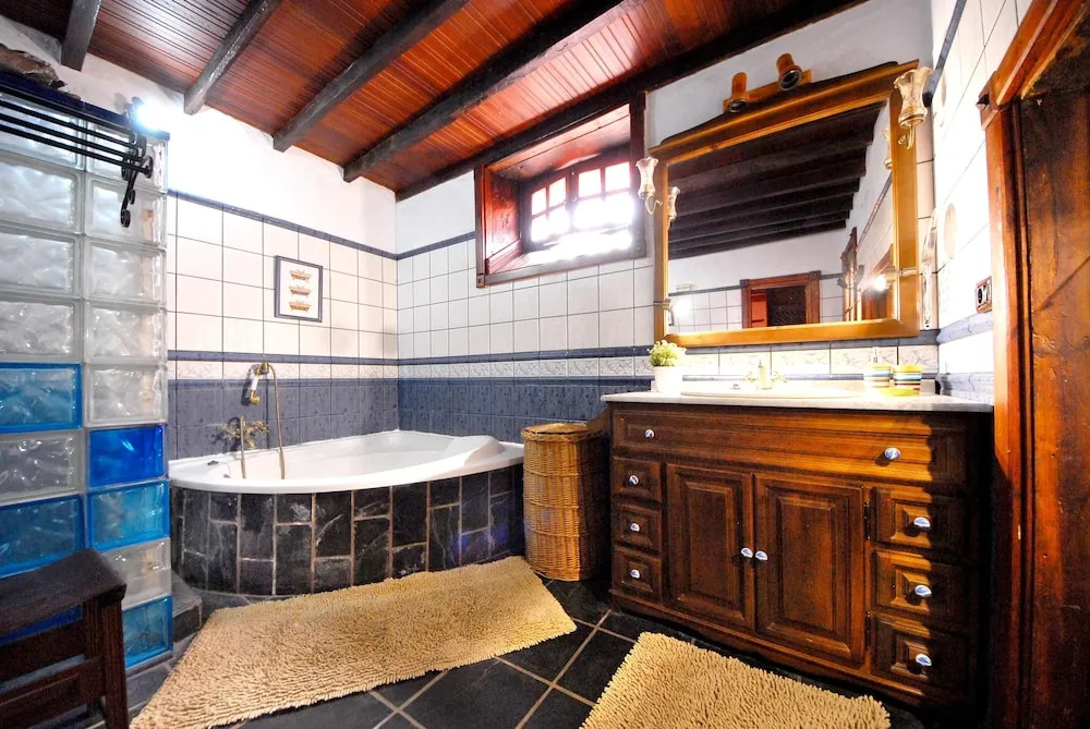 House With 3 Bedrooms in Icod de los Vinos, With Wonderful sea View, E