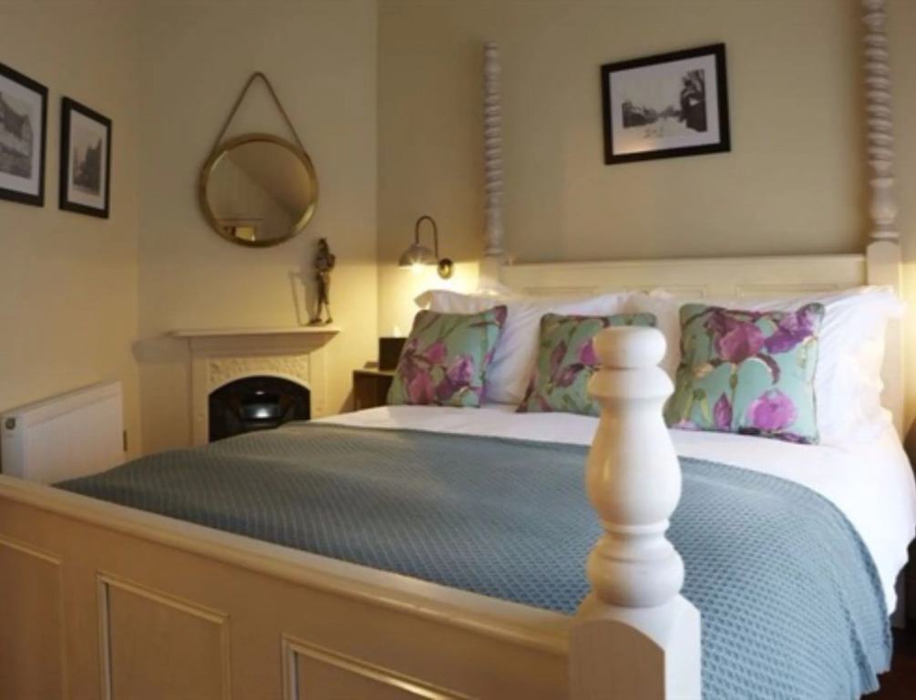The Plough Inn & Cottages