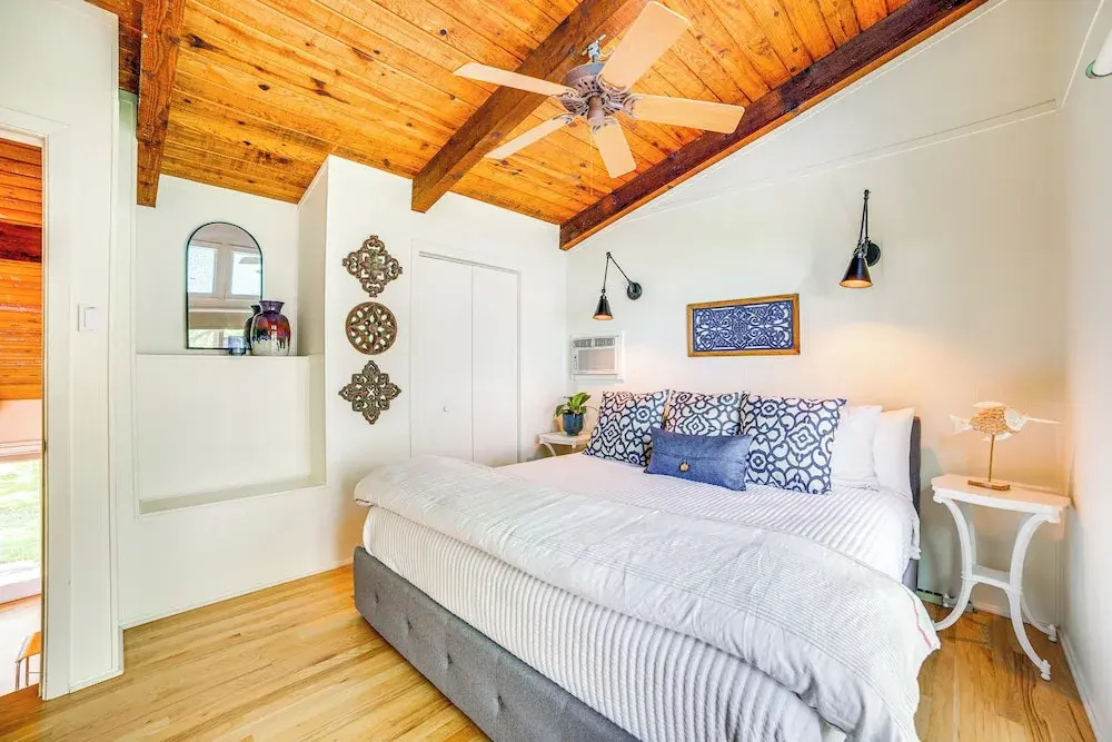 Live Lake Life! Enchanted Oaks Gem w/ Private Dock