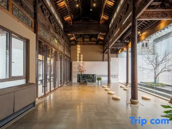 Yanguan Chaolezhicheng Old Town Hotel