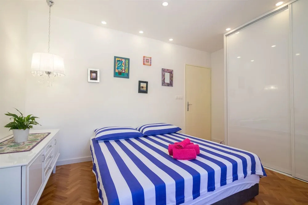 Apartments Petea Omis