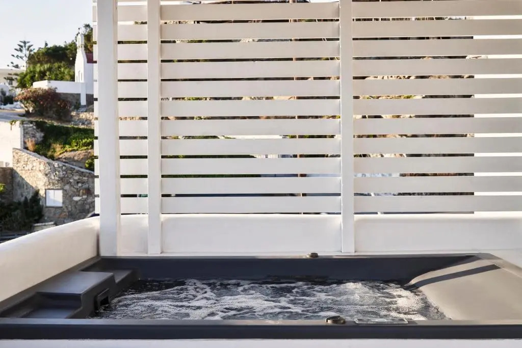 Periscope Suite with Outdoor Hot Tub