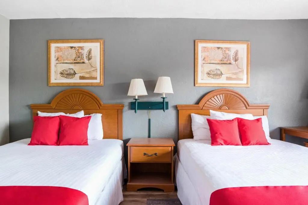 OYO Hotel Mustang Silver Spring FL