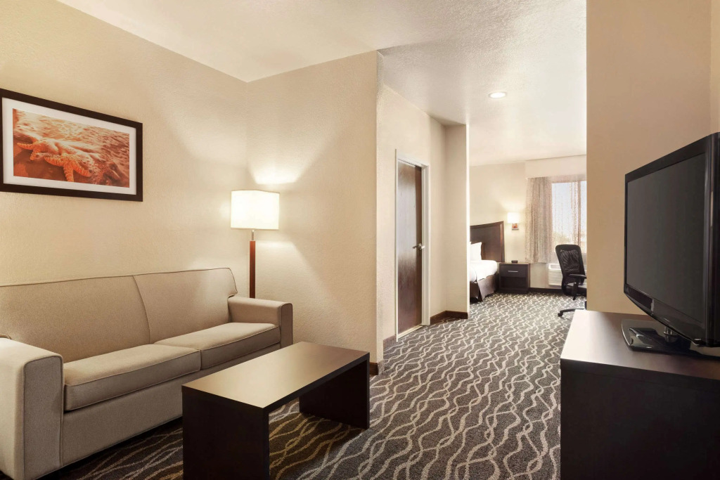 Baymont by Wyndham Clute Lake Jackson