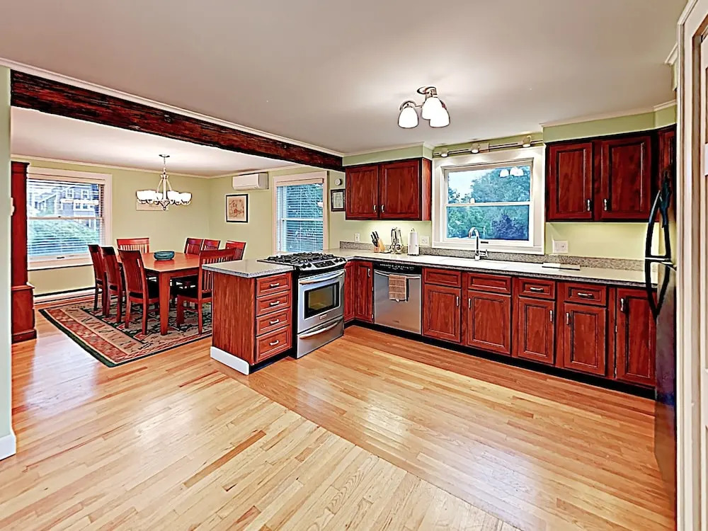 New Listing! Serene East End : Steps To Sand 3 Bedroom Condo