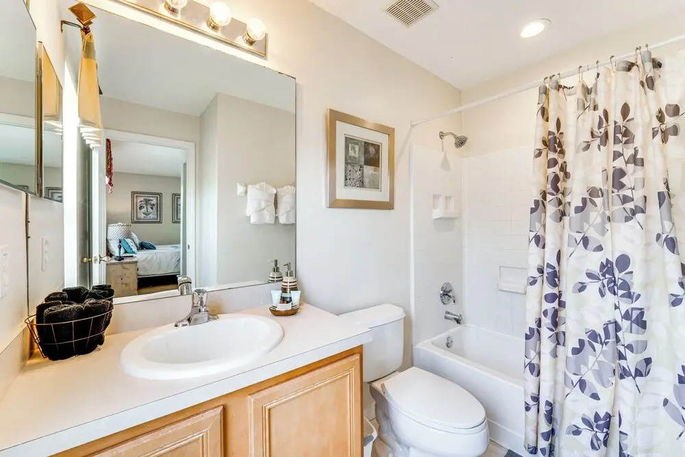 6 Mi to Disney World: Spacious Kissimmee Retreat!