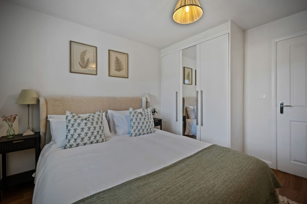 The Seven Residence - Hot tub, 5 min to Bicester Village, Pet friendly