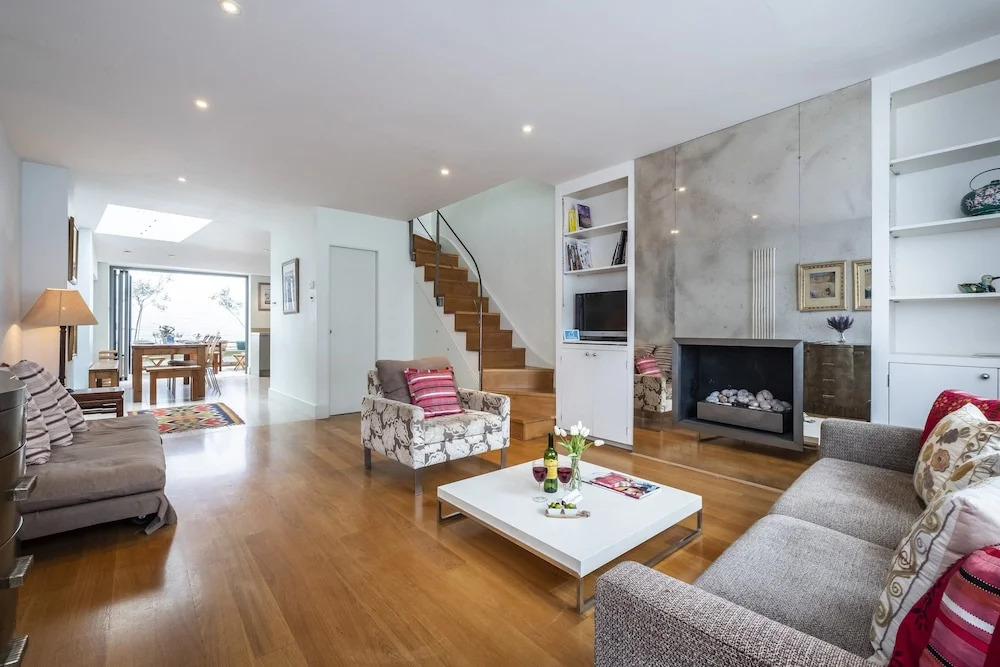 The Stunning Kenway Road House - AJE