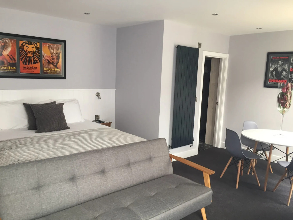 Carlton Hotel