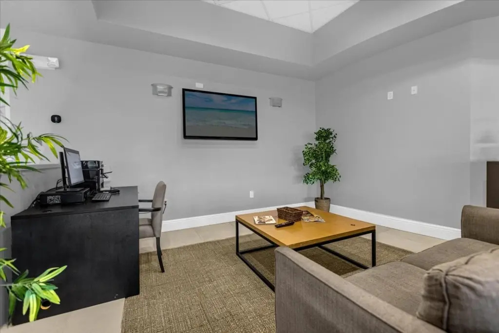 3 Bedrooms 25 Bathrooms Encantada 3122 Yl