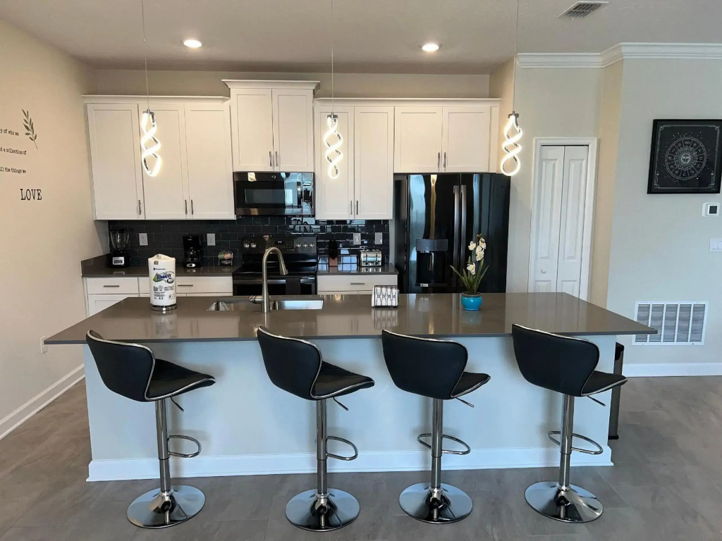 Fascinating 4bedroom townhome, close to Disney