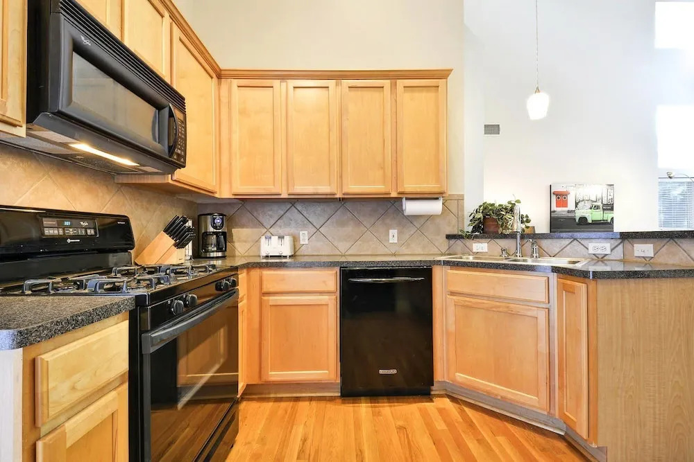 3BR Airy and Open Austin House by RedAwning