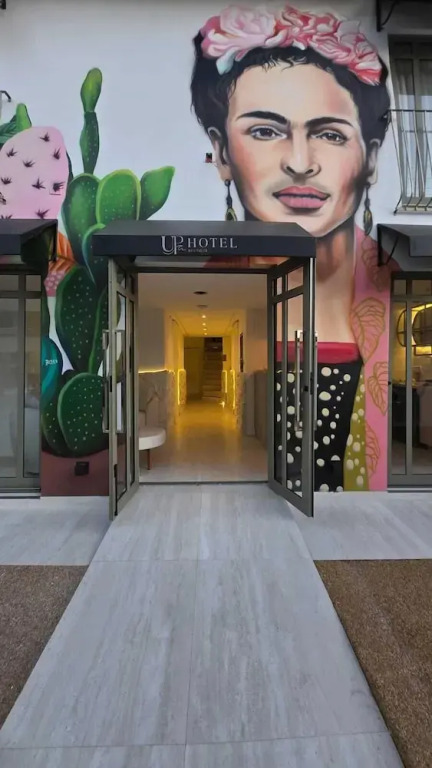 Up Hotel Boutique