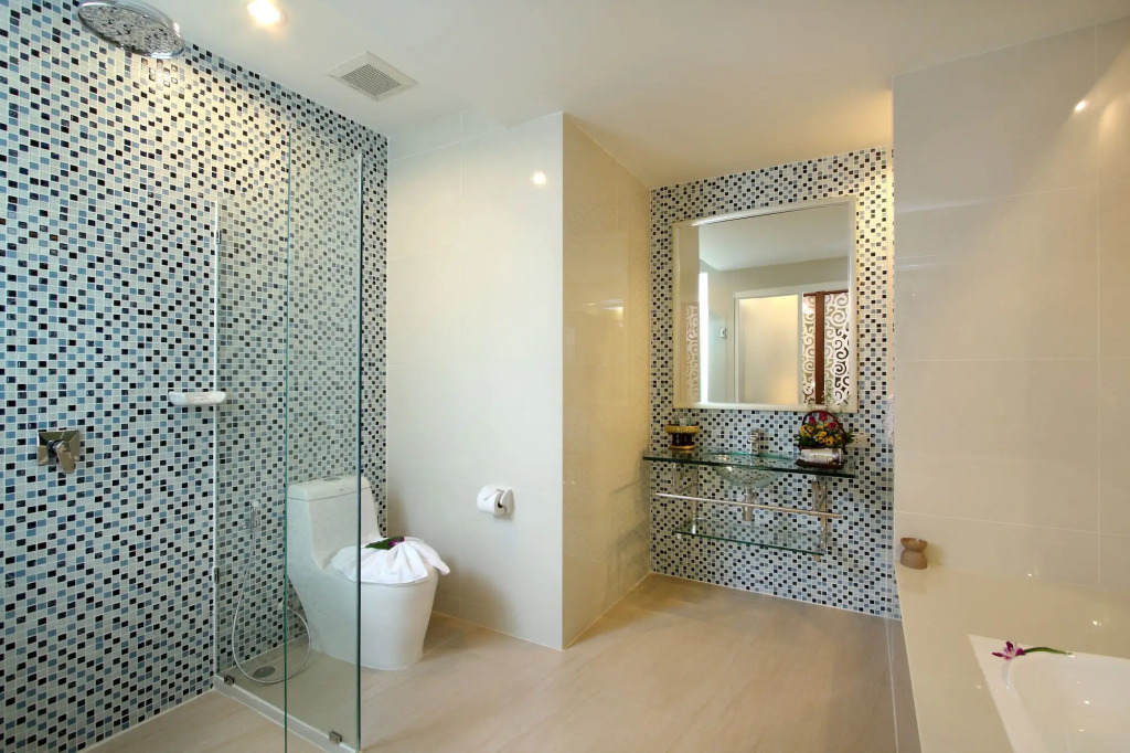 A2 Pool Resort, Phuket Town - scheduled shuttle to Phuket Old Town