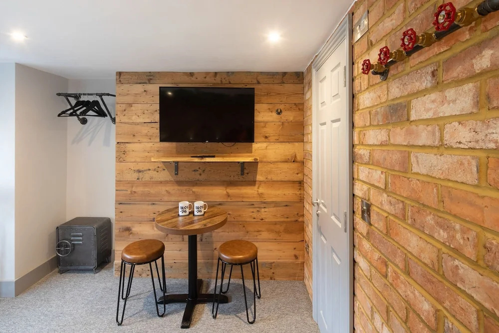 Leona House - B&B