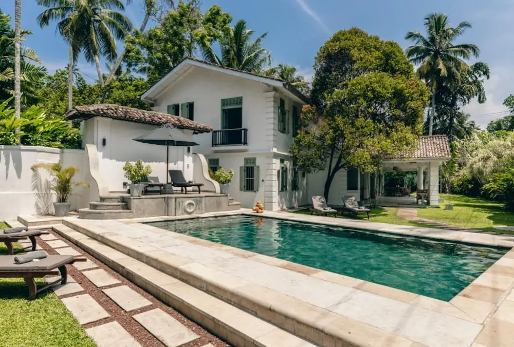 Beautifully Renovated Family Village House Within Walking Distance To The Beach