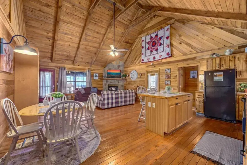 Beautiful View Log Cabin Fireplace Hot Tub Arcade Pool Fishing