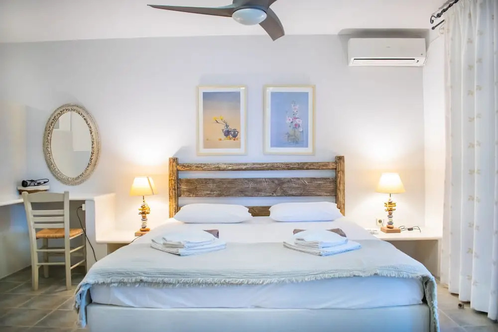 Villa for 6 Guests With Private Pool! In Agia Irini - Walking Distance to Beach!
