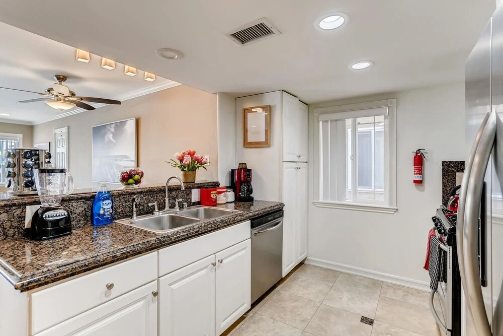 Amazing Family Friendly Newport Beach Home - 1 Block To Ocean (C2)