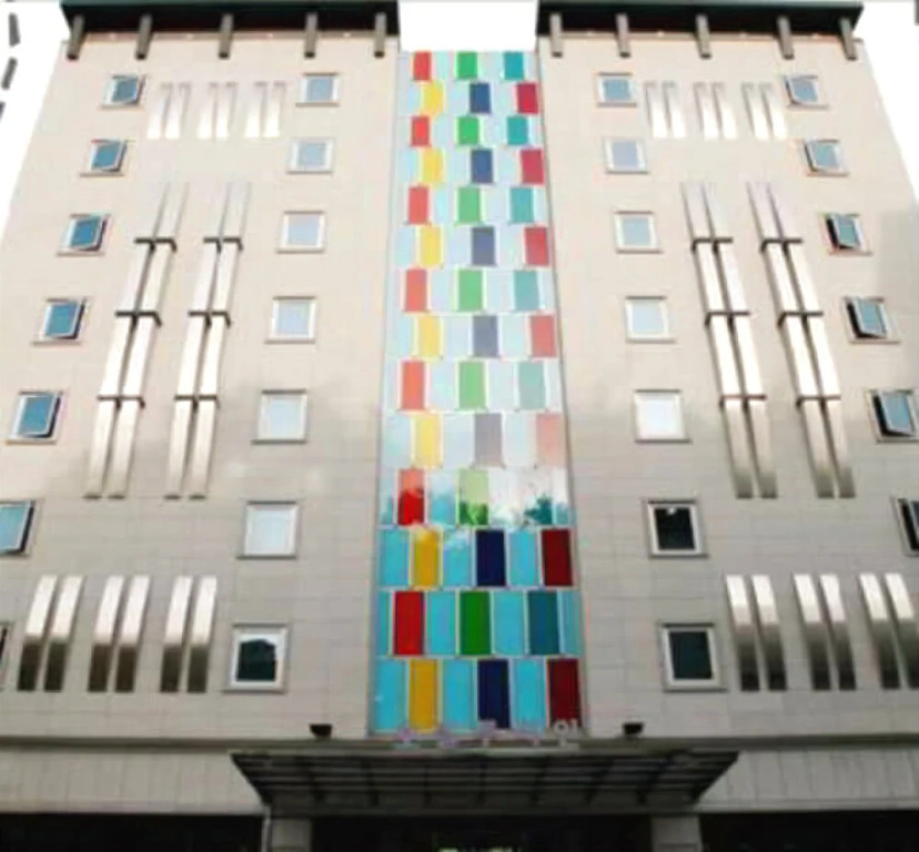 Two Be In Tourist Hotel