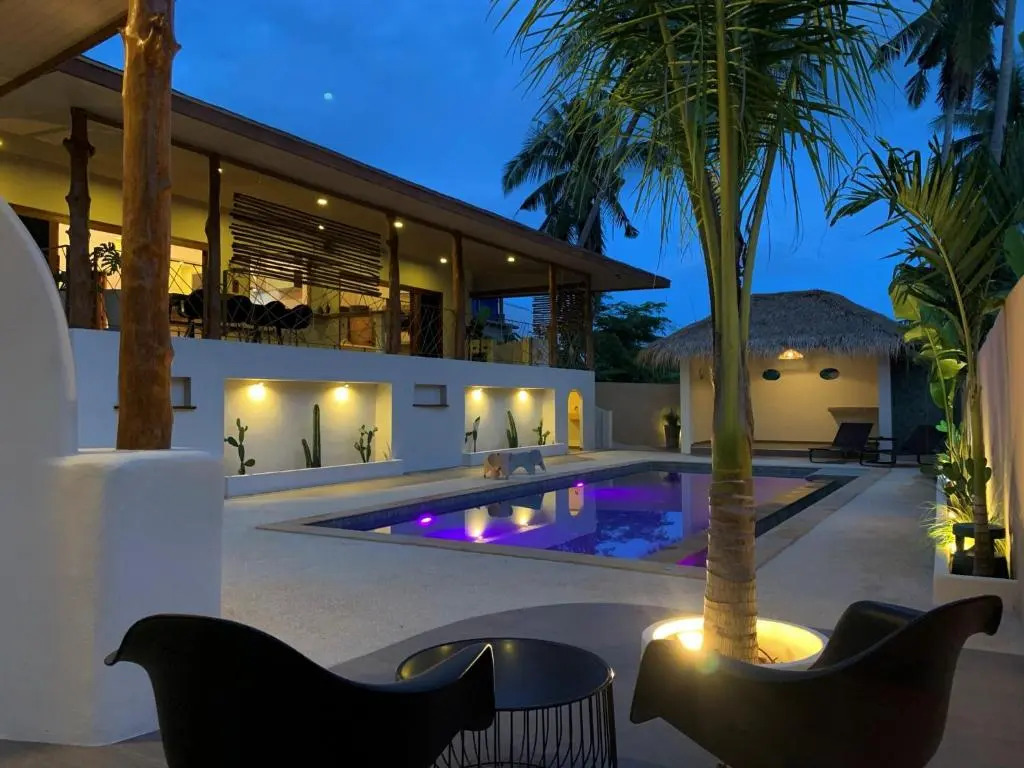 Baan Bai Mai, 2 villas, 8 bedrooms for 16 guests