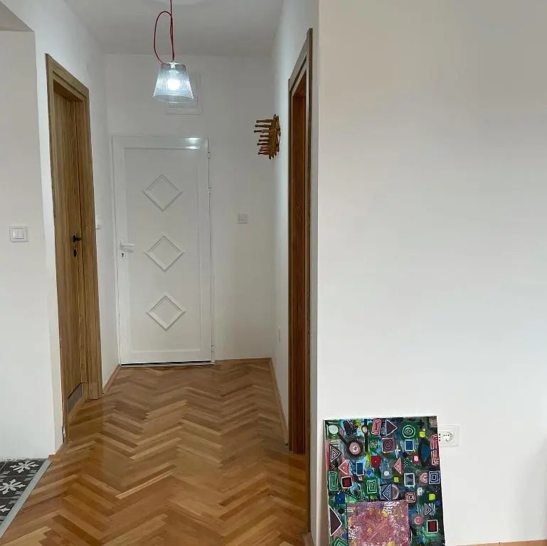 Lovely 1-bedroom condo with 2-patios and parking