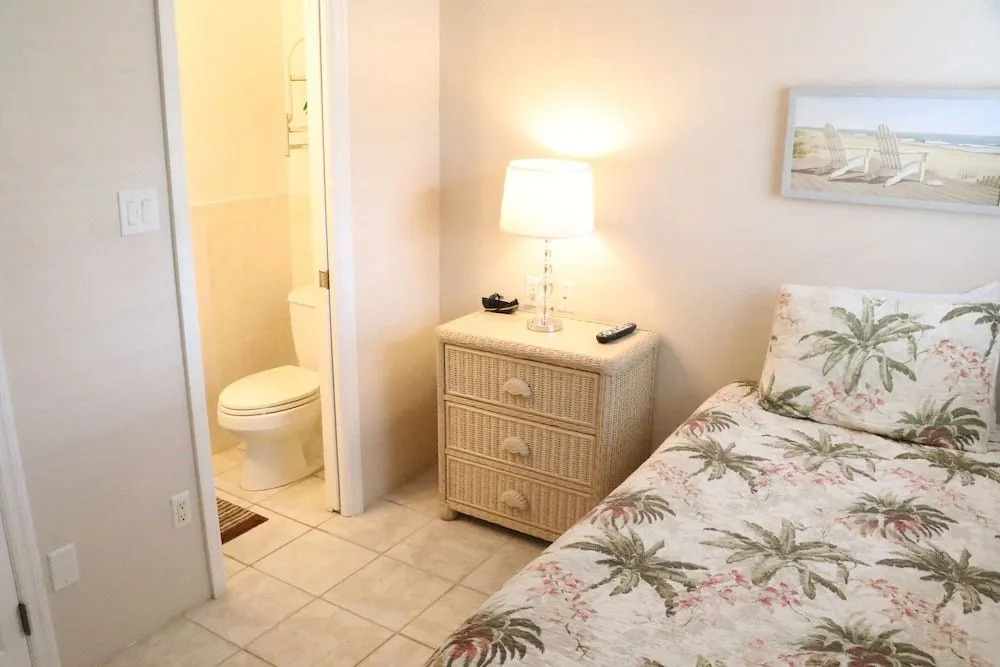 Jamaica Royale 005 - 2 Br Condo