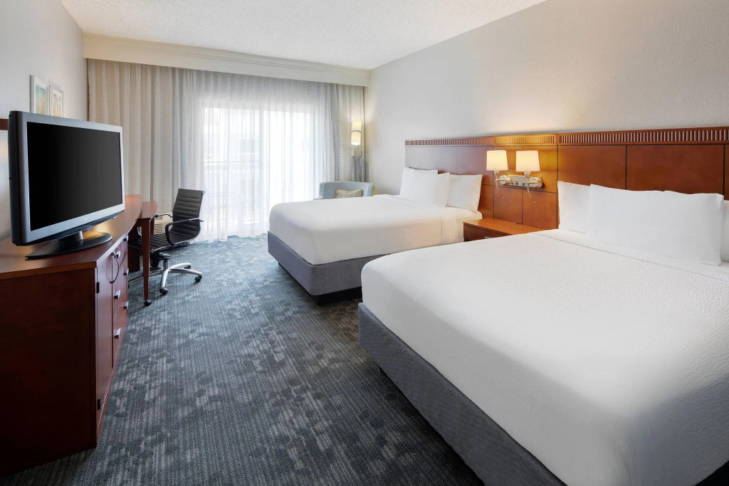 Courtyard by Marriott Addison Midway