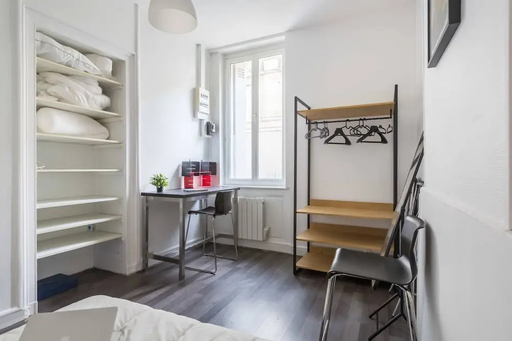 Homely Apartment Near Place de la Victoire