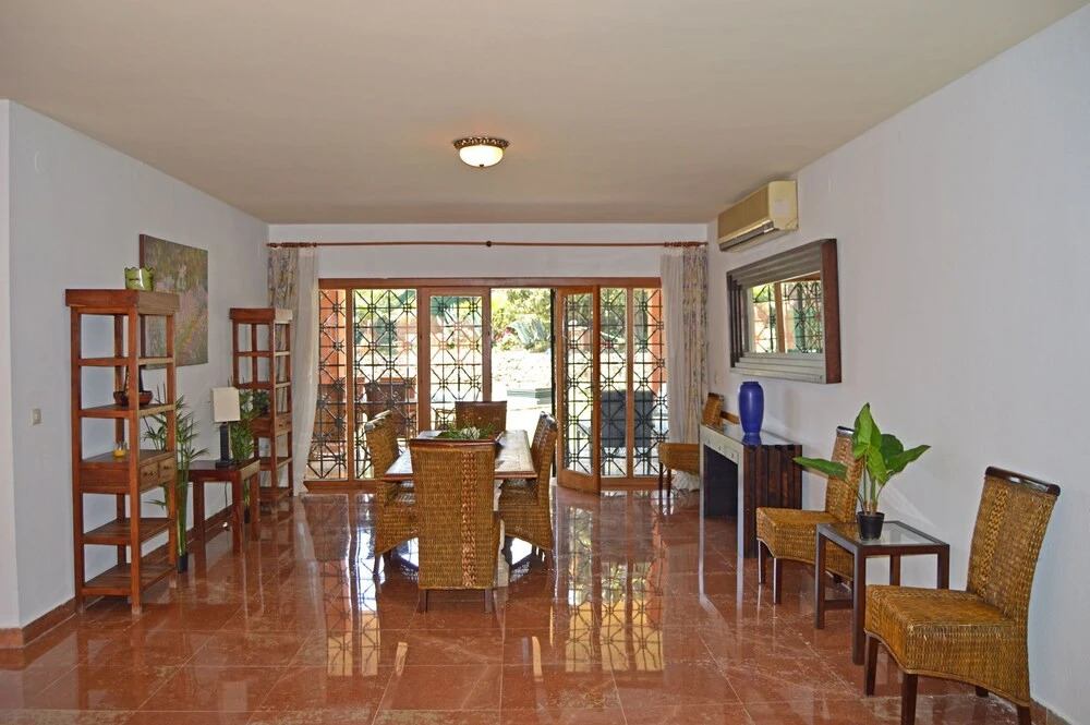Holiday villa with 5 BR + guest apartment, swimming pool, Casino, Puerto Banus