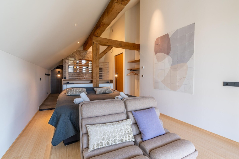Modern 6-person Villa With Private Hot Tub - Near Beach & Nature