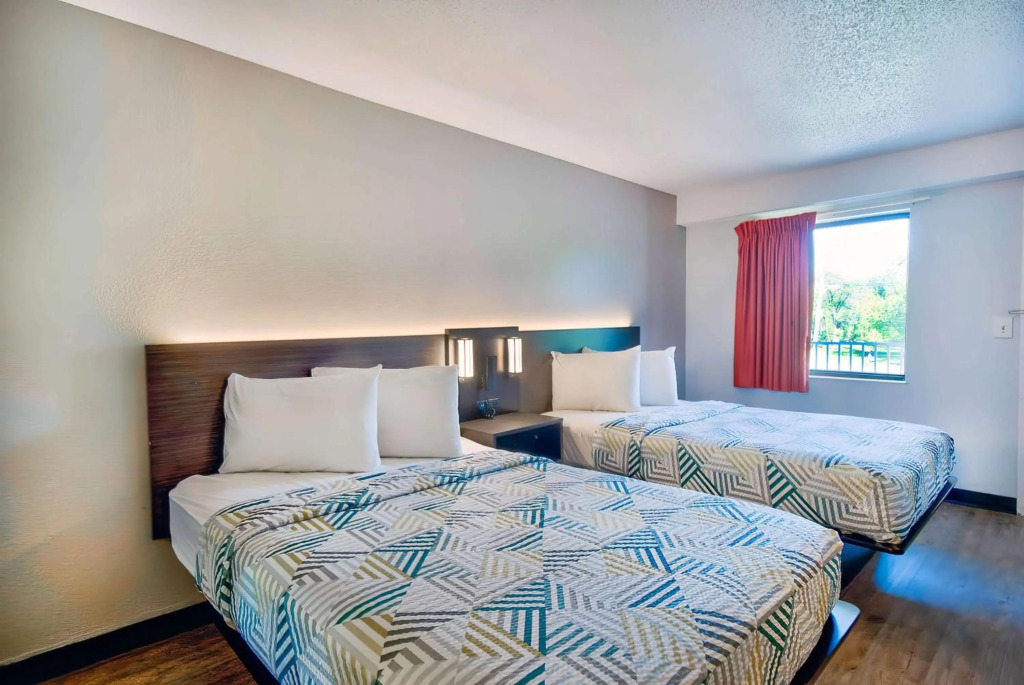 Motel 6-Warren, MI - Detroit East