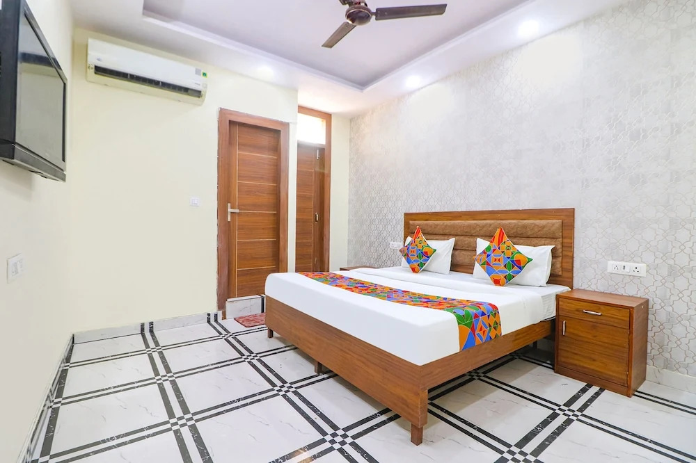 Fabhotel Starlight