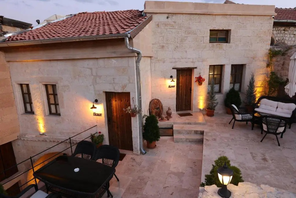 Shadow Cave House