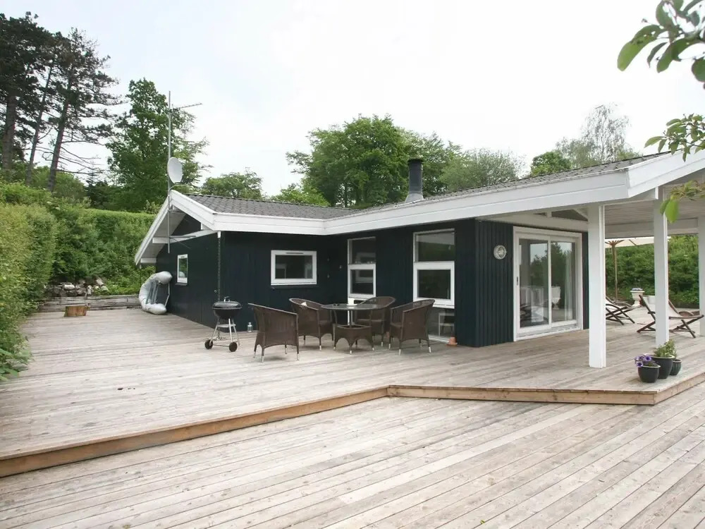 Splendid Holiday Home in Dronningmolle near Beach