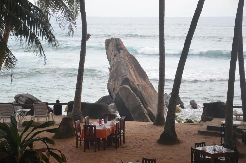 Sri Gemunu Beach Resort