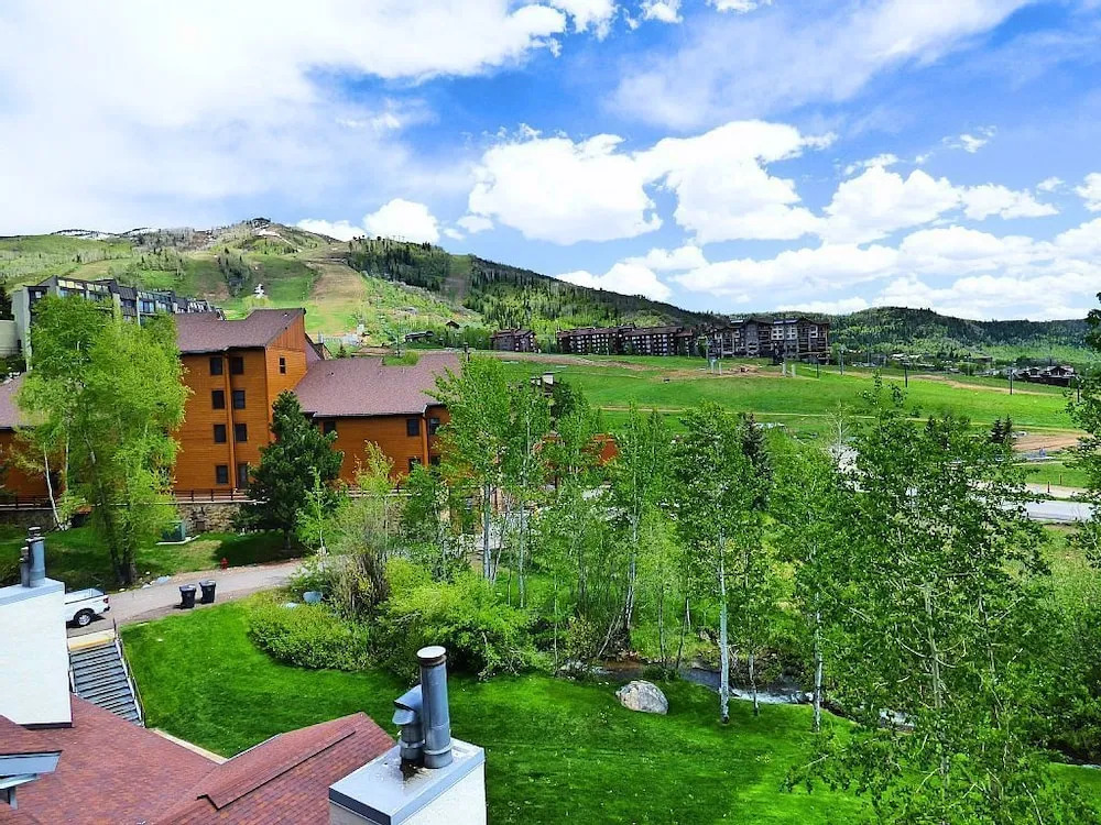 Lift Tickets Heart Of The Base with Private Deck & Fireplace