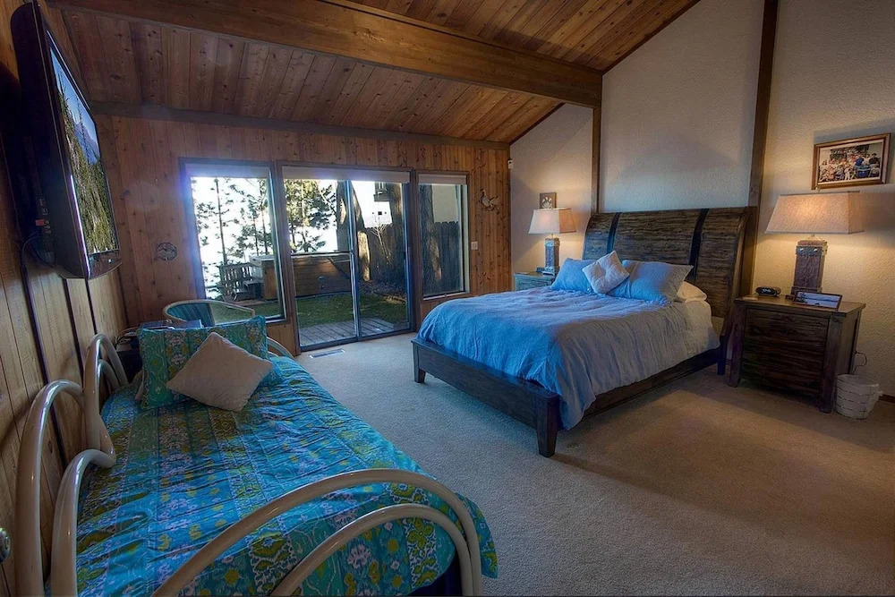 Tahoe Acres by Lake Tahoe Accommodations