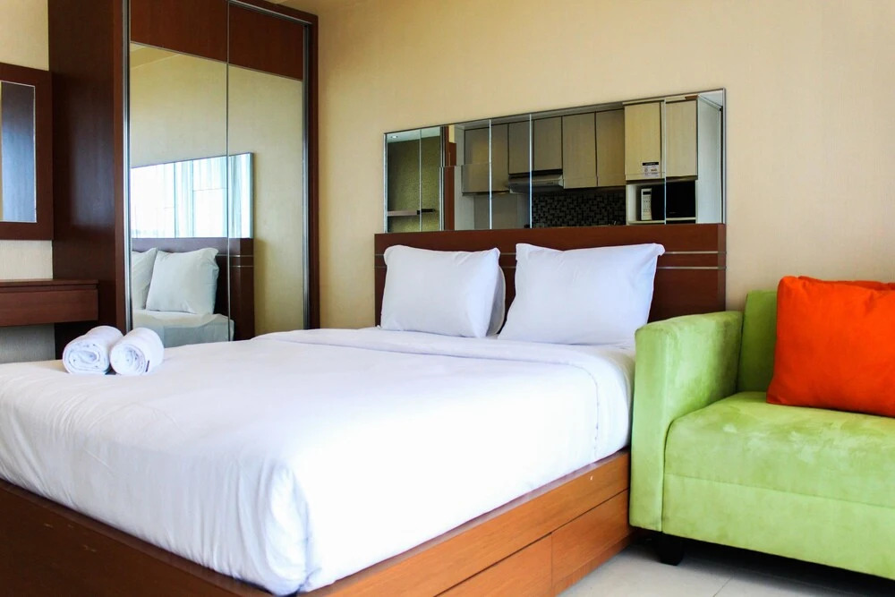 Fully Furnished Studio Apartment at Tamansari The Hive