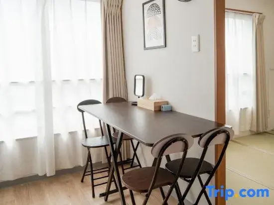 Starry Inn | 6 minutes to USJ by tram | Direct tram to Namba, Dotonbori, and Shinsaibashi