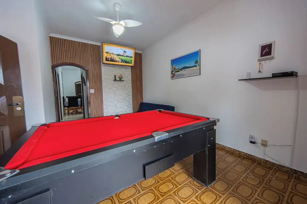 Casa com Piscina e Churrasqueira a 220 m da Praia