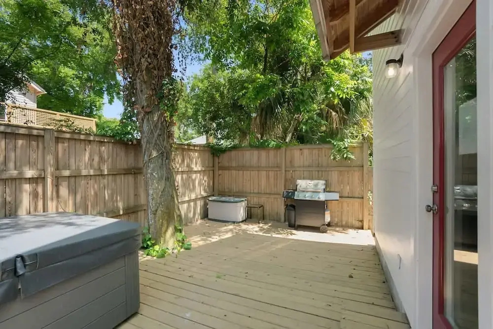 Hot Tub Propane BBQ Downtown St Aug Parking