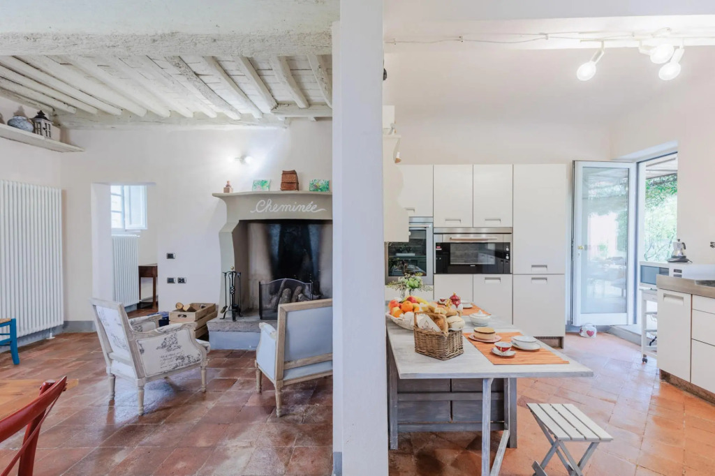 Badia Farmhouse in Badia Cantignano