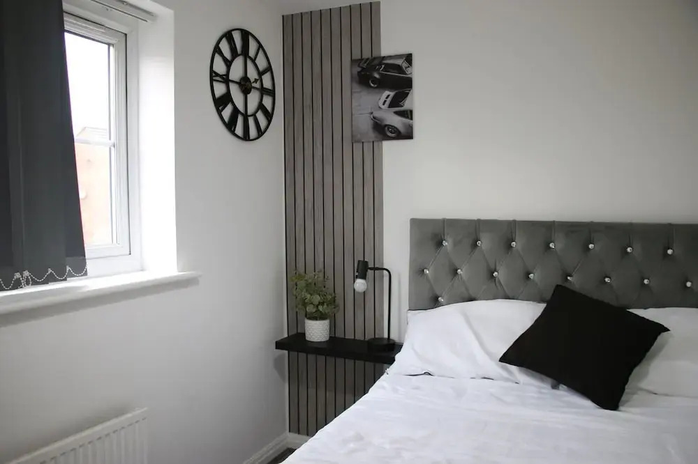 3 Bedroom House Close to City Centre/ Free Parking