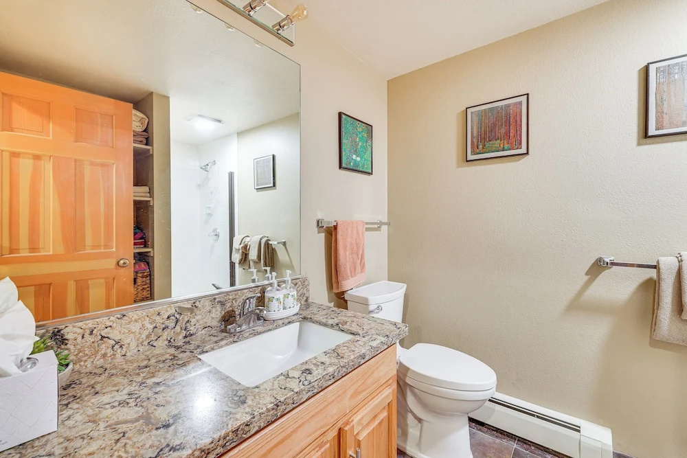 Lake Tahoe Corner Condo w/ Hot Tub, Beaches Nearby
